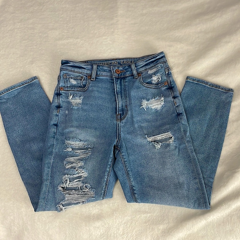 NWOT American Eagle Stretch Ripped Mom Jean